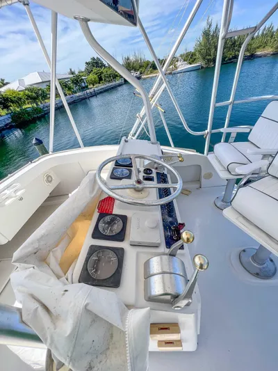 Goggle Eye Yacht Photos Pics Helm of 2000 Luhrs 400 Convertible yacht with steering wheel and navigation instruments.