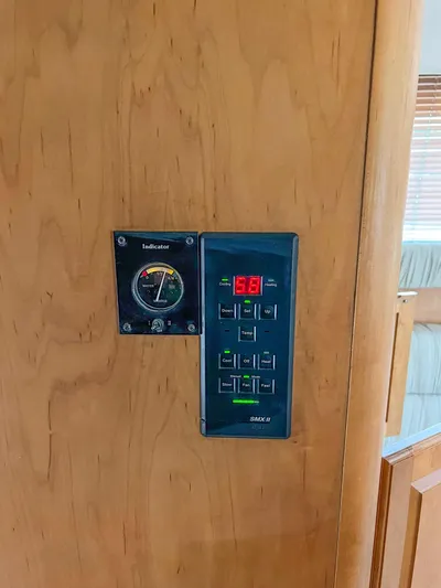 Goggle Eye Yacht Photos Pics Control panel on a 2000 Luhrs 400 Convertible boat.