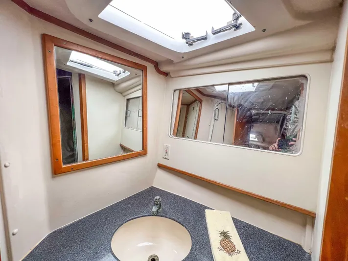 Goggle Eye Yacht Photos Pics Bathroom vanity area in a 2000 Luhrs 400 Convertible boat with mirrors and sink.