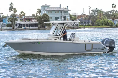 Robalo R250 Center Console