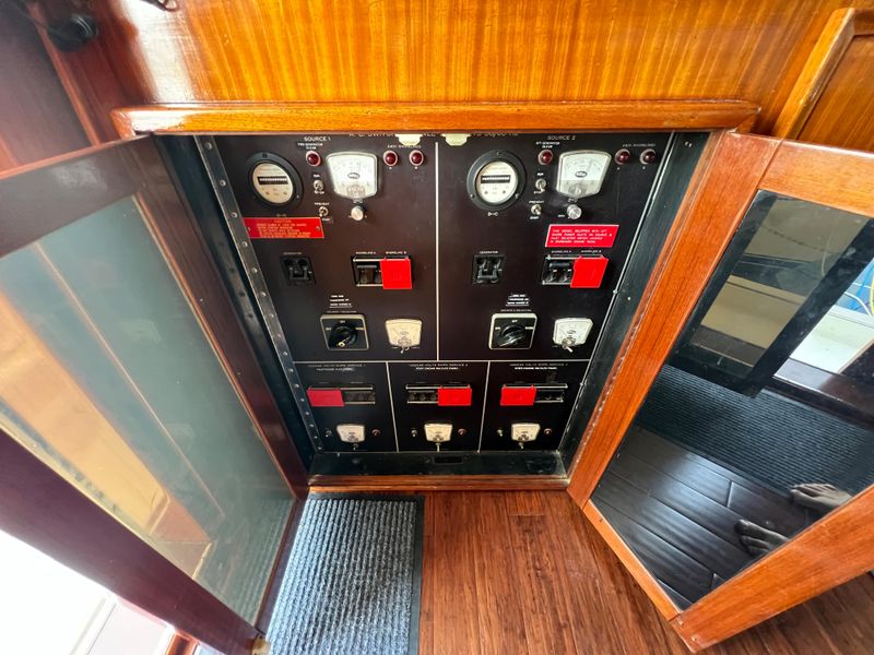 1981 Hatteras 74 Motor Yacht
