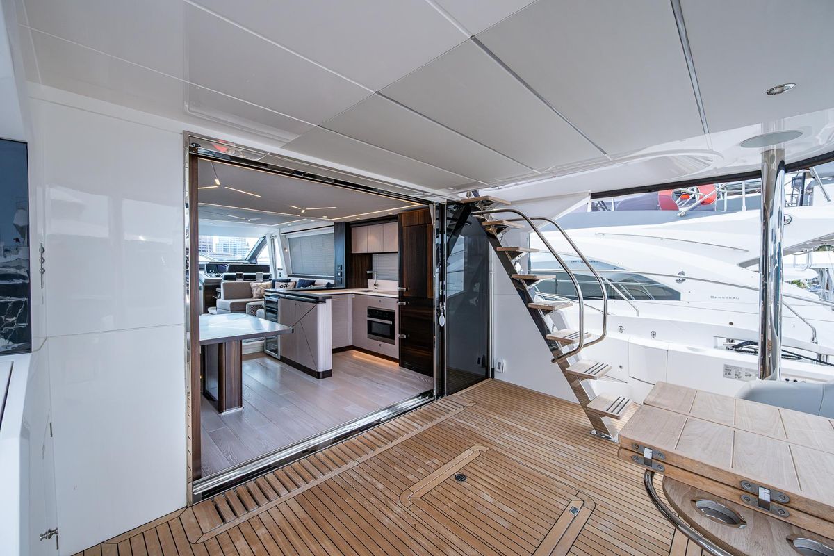 2022 Sunseeker 68 