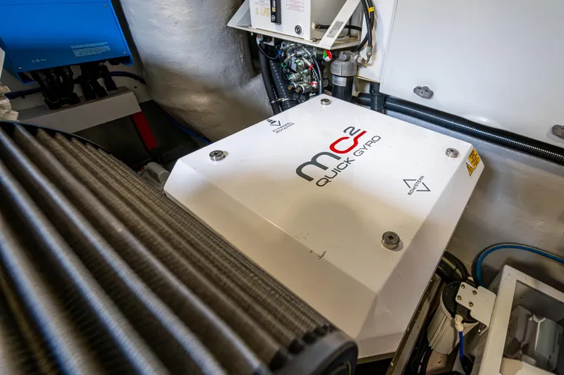 Lucky Ladies Yacht Photos Pics Stabilization system in 2022 Sunseeker Manhattan 68 yacht engine room.