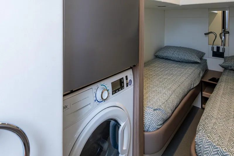 Lucky Ladies Yacht Photos Pics Interior of 2022 Sunseeker Manhattan 68 yacht with twin beds and washing machine.
