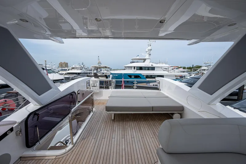 Lucky Ladies Yacht Photos Pics 