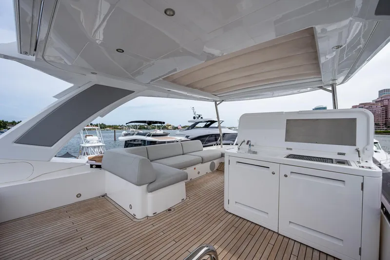 Lucky Ladies Yacht Photos Pics 