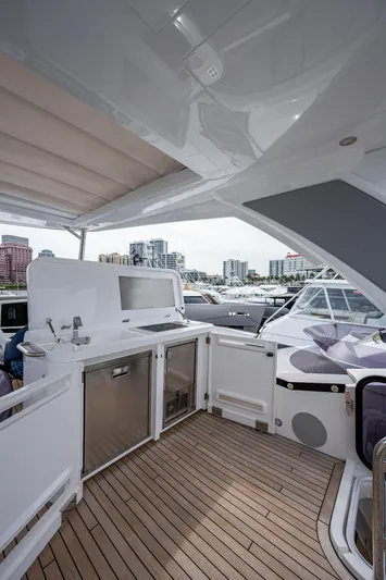 Lucky Ladies Yacht Photos Pics 