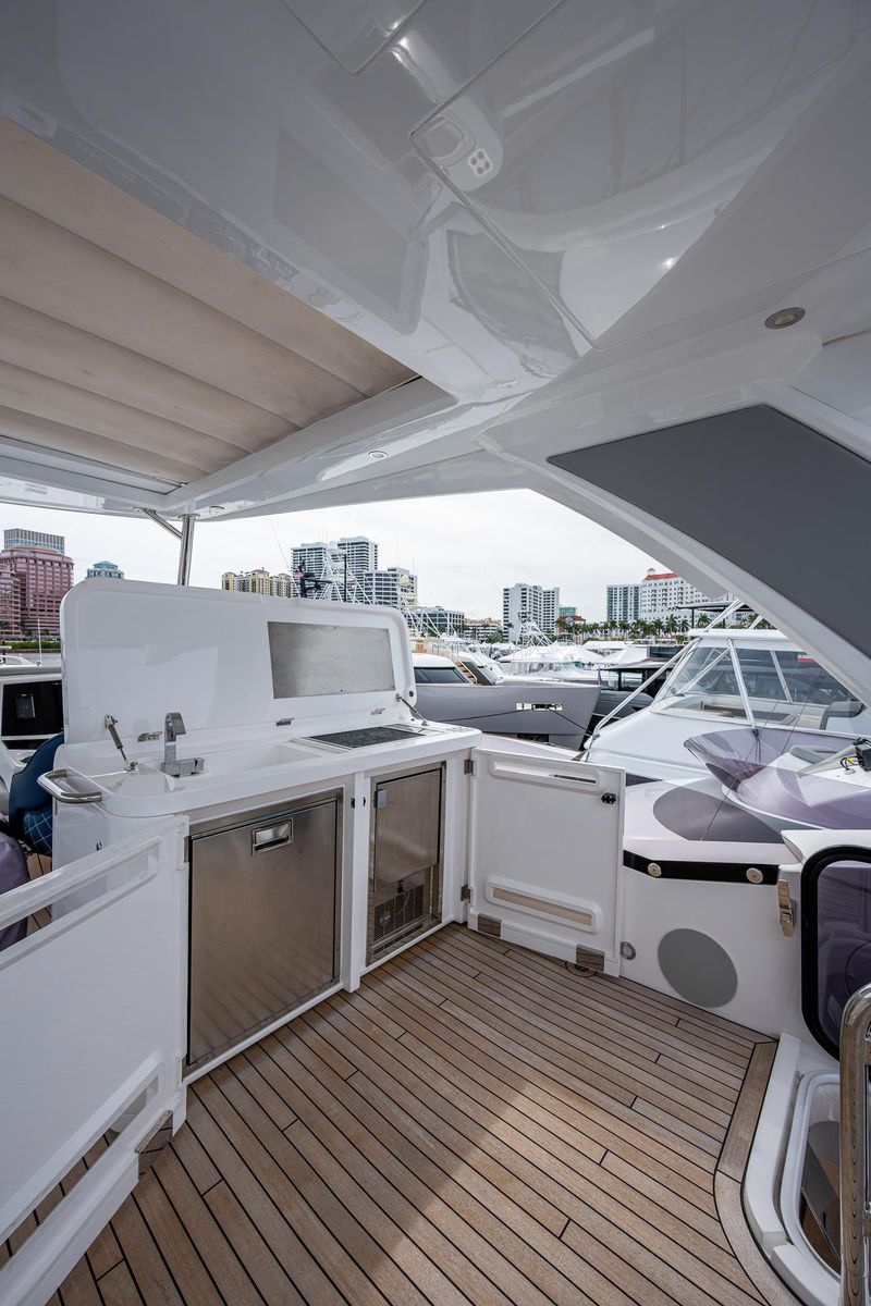 2022 Sunseeker 68 