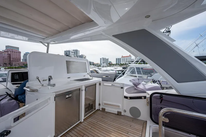 Lucky Ladies Yacht Photos Pics 