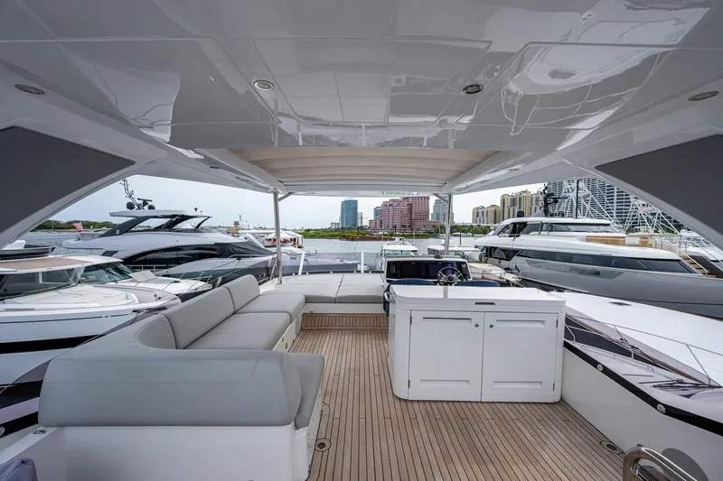 Lucky Ladies Yacht Photos Pics 