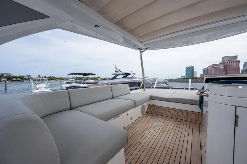 Lucky Ladies Yacht Photos Pics 