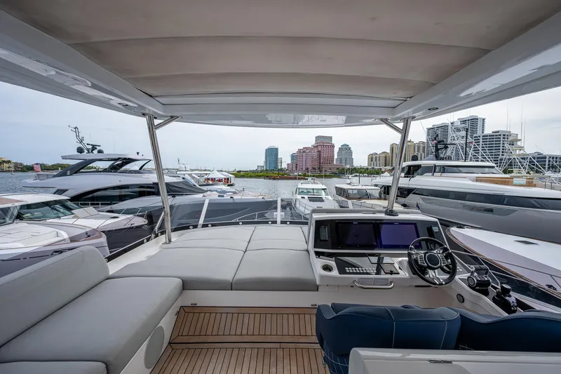 Lucky Ladies Yacht Photos Pics 