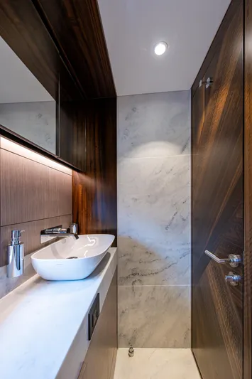 Lucky Ladies Yacht Photos Pics 