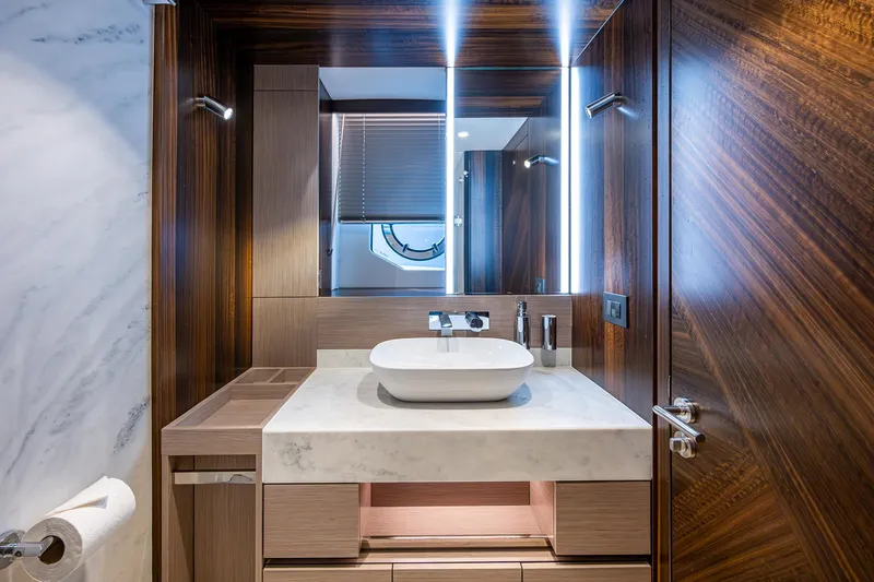 Lucky Ladies Yacht Photos Pics 