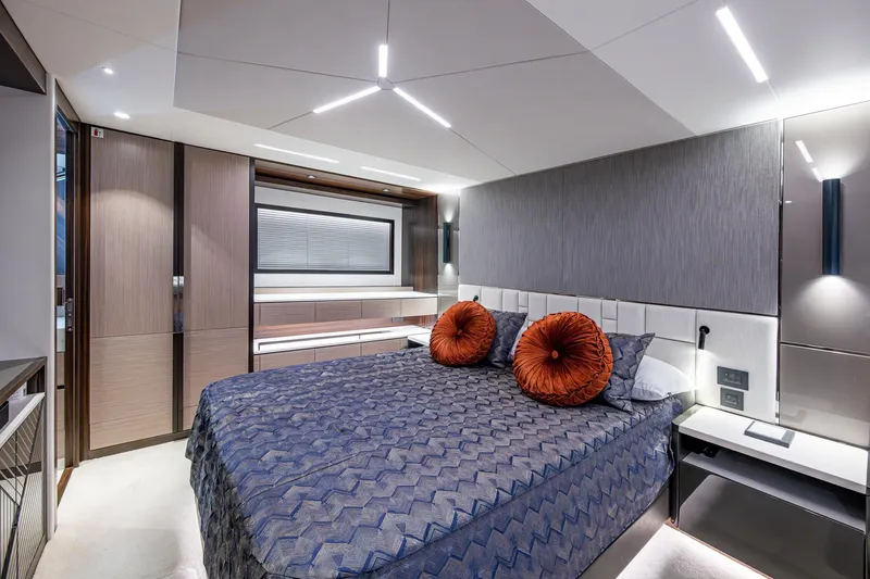 Lucky Ladies Yacht Photos Pics 