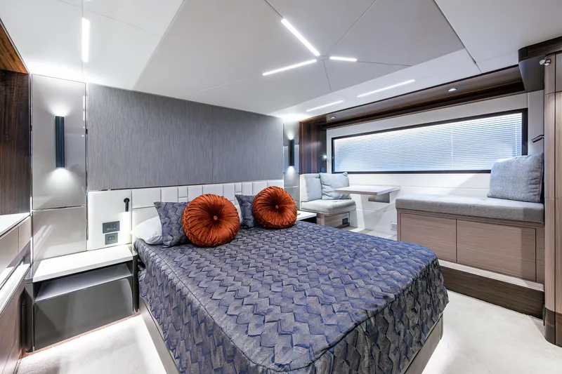 Lucky Ladies Yacht Photos Pics 