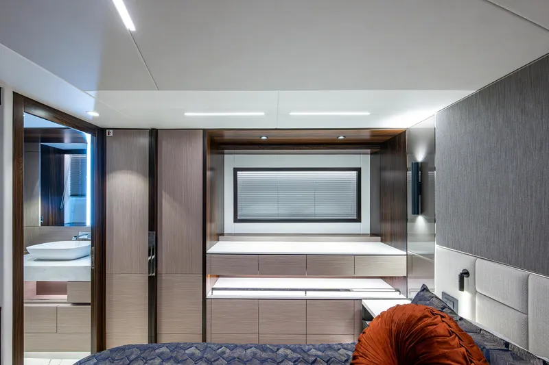 Lucky Ladies Yacht Photos Pics 