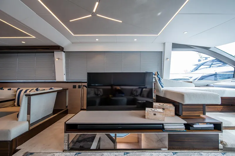 Lucky Ladies Yacht Photos Pics 