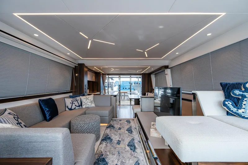 Lucky Ladies Yacht Photos Pics 