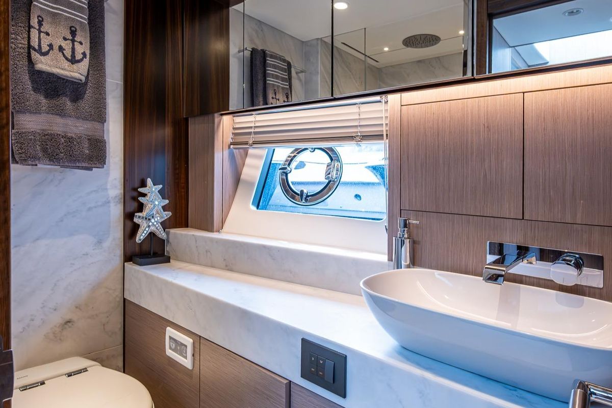 2022 Sunseeker 68 