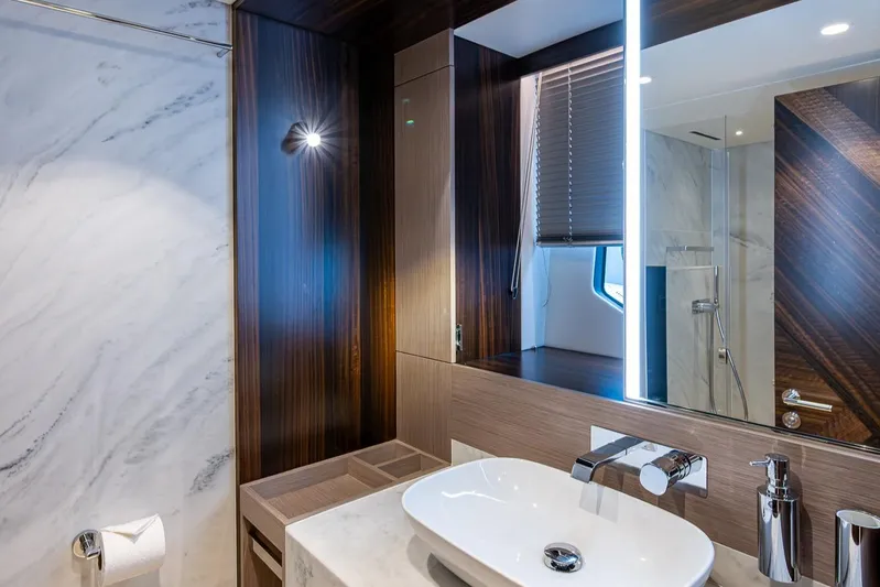 Lucky Ladies Yacht Photos Pics 