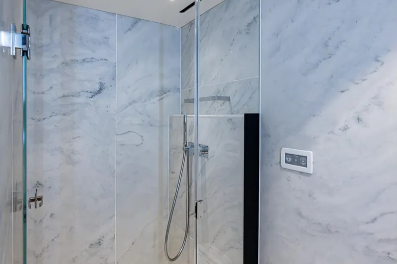 Lucky Ladies Yacht Photos Pics 