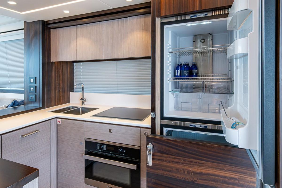 2022 Sunseeker 68 