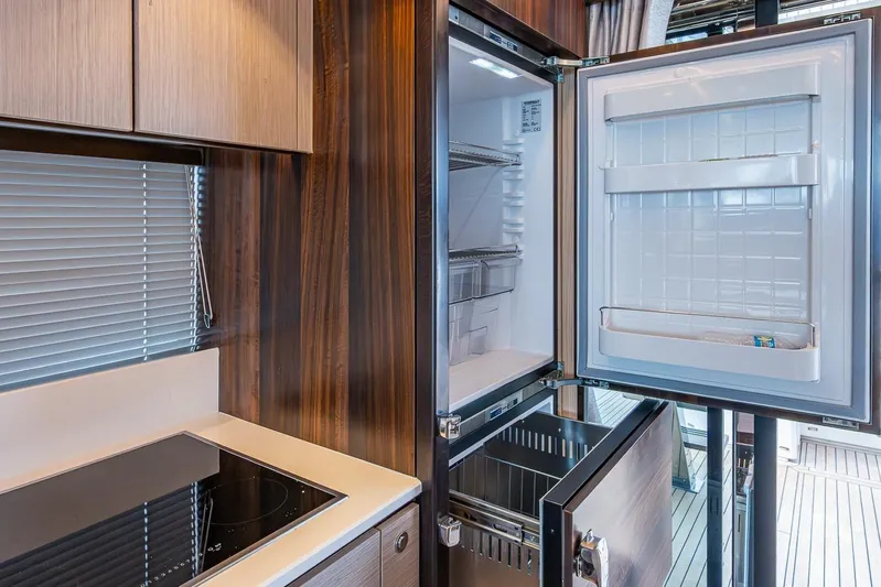 Lucky Ladies Yacht Photos Pics 