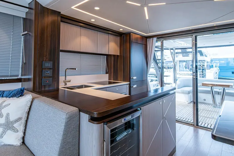 Lucky Ladies Yacht Photos Pics 