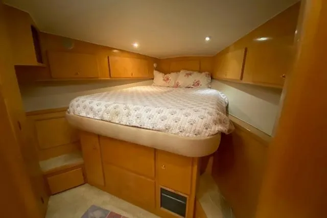Thistle Do Nicely Yacht Photos Pics 1997 Navigator 4200 yacht interior with cozy bed and wooden cabinetry.