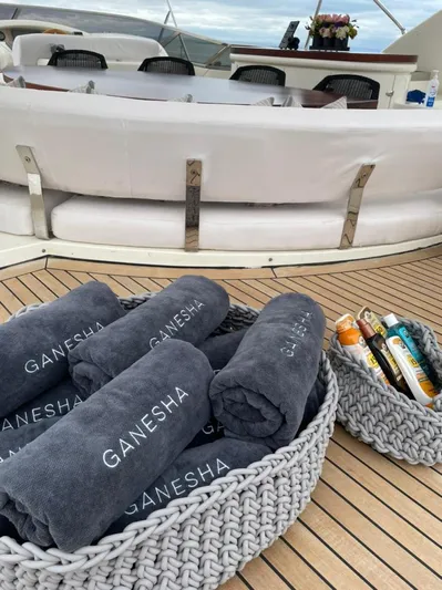 Ganesha Yacht Photos Pics Luxury yacht deck with towels and amenities, Azimut 98 Leonardo, 2003 model.