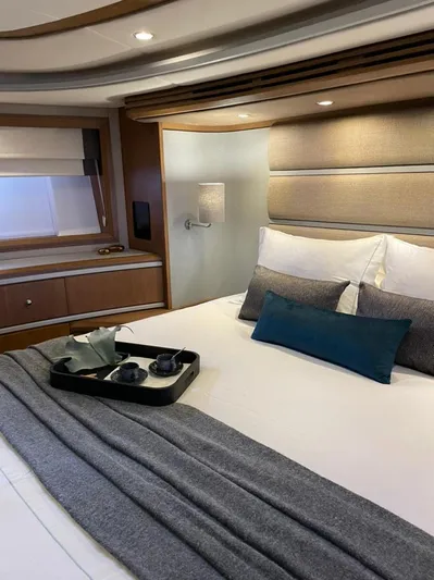 Ganesha Yacht Photos Pics Luxurious bedroom interior on 2003 Azimut 98 Leonardo yacht, featuring elegant bedding and modern decor.