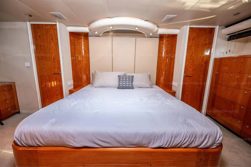 Mijito Yacht Photos Pics Luxurious yacht bedroom with wooden cabinetry, Bravo 82 model, 2002.