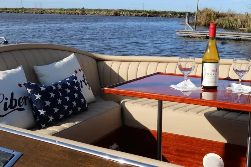 Liberty 1776 Yacht Photos Pics Luxurious 2007 Hacker-Craft 32 Sportabout boat interior with wine and patriotic pillows.