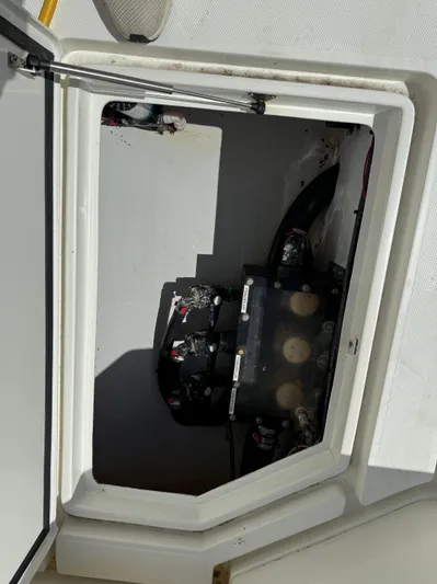  Yacht Photos Pics 2018 SeaVee 390Z boat compartment with battery setup.