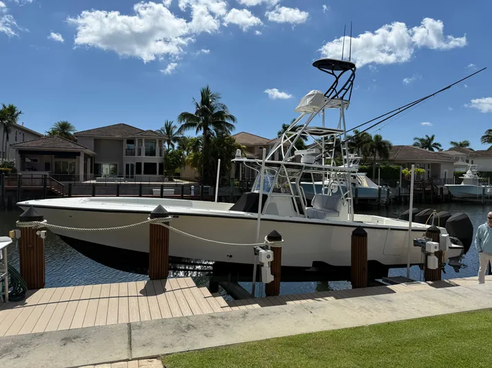  Yacht Photos Pics 2018 SeaVee 390Z boat docked by waterfront homes under a clear blue sky.