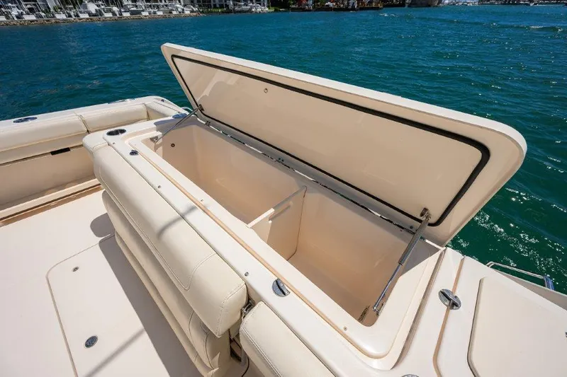 Reel Chaos Yacht Photos Pics Grady White 33 - Reel Chaos - Livewell