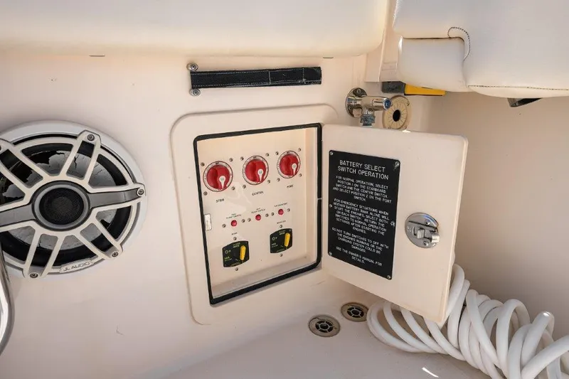 Reel Chaos Yacht Photos Pics Grady White 33 - Reel Chaos - Cabin