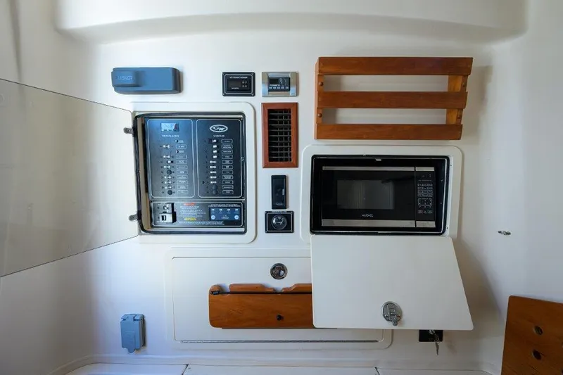 Reel Chaos Yacht Photos Pics Grady White 33 - Reel Chaos - Cabin