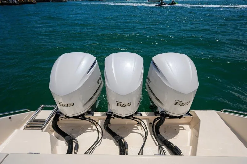 Reel Chaos Yacht Photos Pics Grady White 33 - Reel Chaos - Triple Yamahas