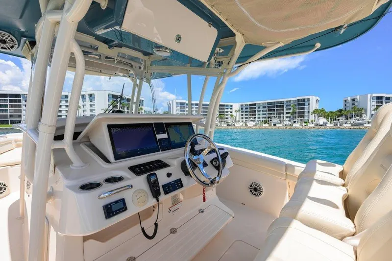 Reel Chaos Yacht Photos Pics Grady White 33 - Reel Chaos - Helm