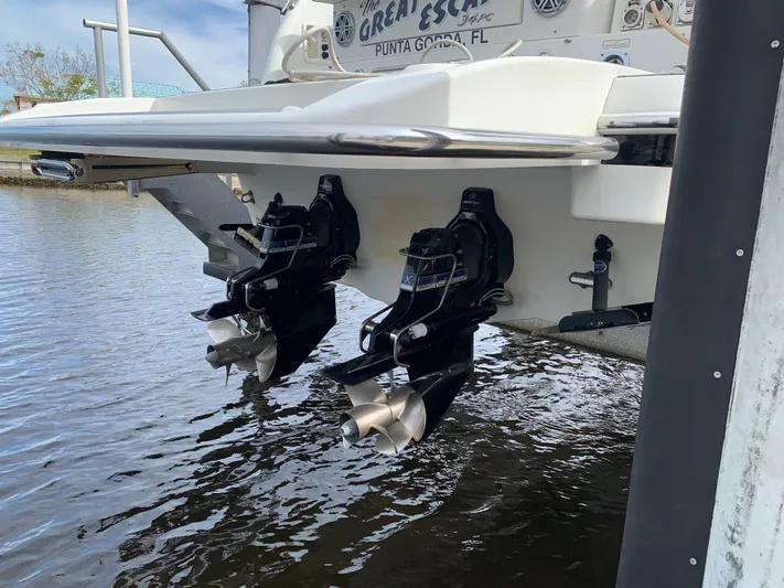 The Great Escape Yacht Photos Pics 2017 Formula 34 Cruiser boat stern with dual propellers in water.