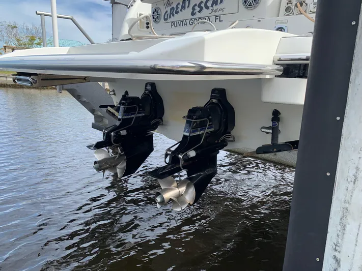 The Great Escape Yacht Photos Pics 2017 Formula 34 Cruiser boat stern with dual propellers in water.