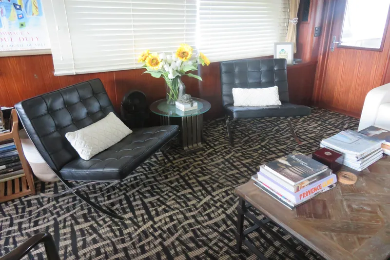 Rive' Gauche Yacht Photos Pics Interior of 1986 Hatteras 58 Motor Yacht with modern chairs and decor.