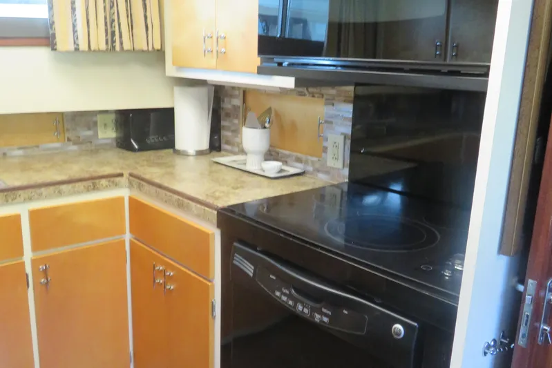 Rive' Gauche Yacht Photos Pics 1986 Hatteras 58 Motor Yacht kitchen with stove, cabinets, and countertop appliances.