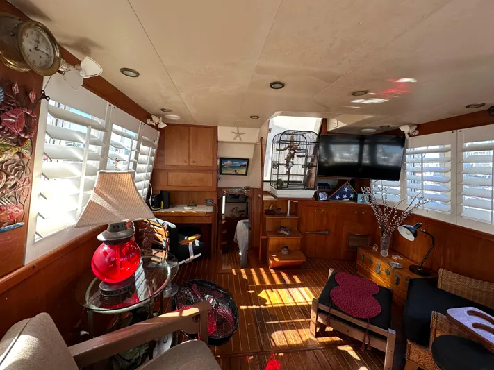 Northstar Yacht Photos Pics Interior of 2002 Mainship 430 Trawler with cozy seating, wooden decor, and nautical accents.