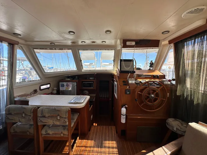 Northstar Yacht Photos Pics Interior of 2002 Mainship 430 Trawler with helm, dining area, and panoramic windows.