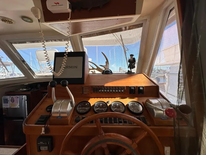 Northstar Yacht Photos Pics Pilothouse of 2002 Mainship 430 Trawler with navigation equipment and steering wheel.