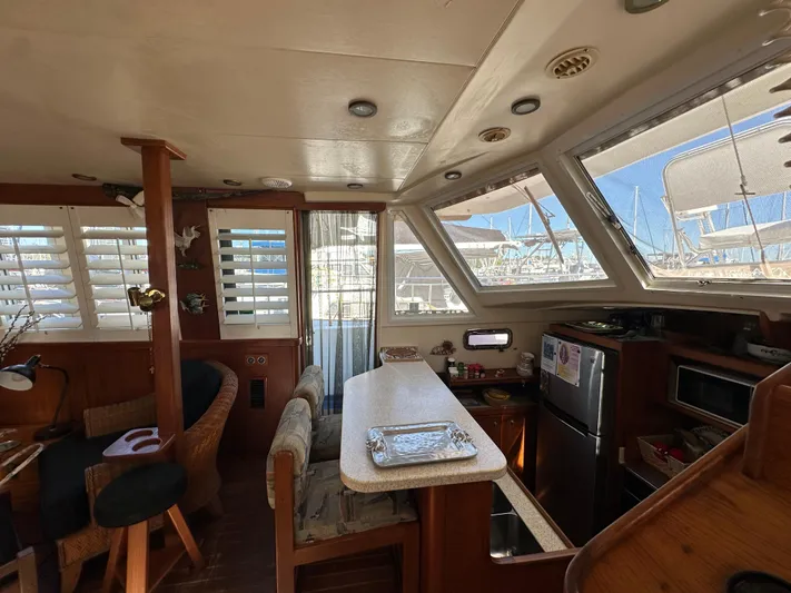 Northstar Yacht Photos Pics Interior of 2002 Mainship 430 Trawler with dining area and kitchen appliances.