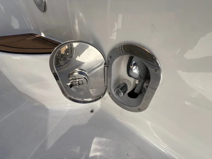  Yacht Photos Pics 2018 Sea Ray 350 Sundancer fuel cap and connection detail.